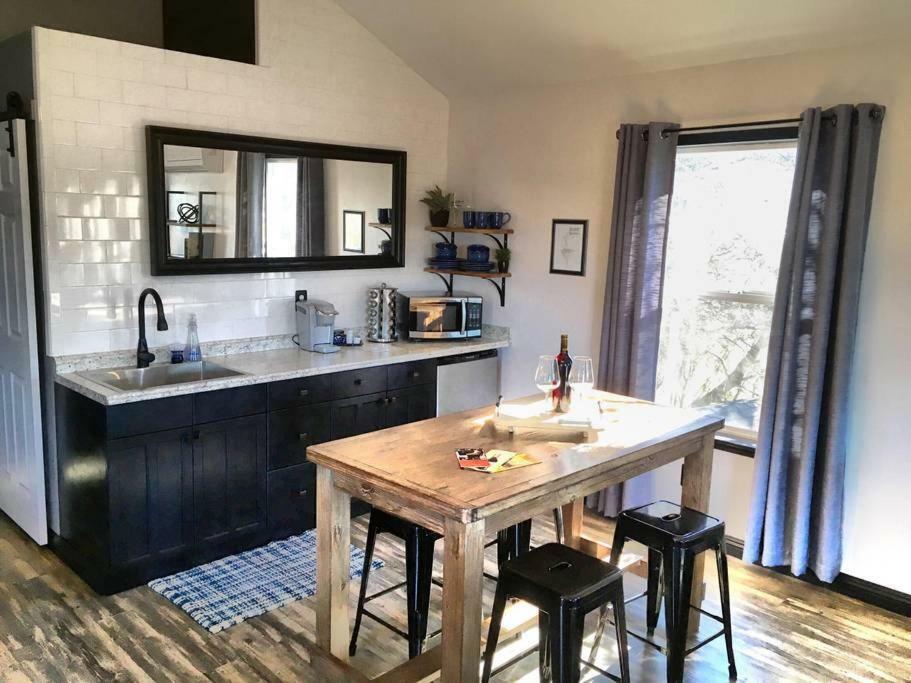 Papillon Cellars - The Loft Guest house Mariposa