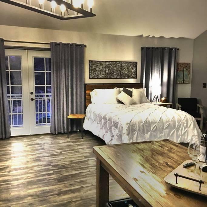 Papillon Cellars - The Loft 3*